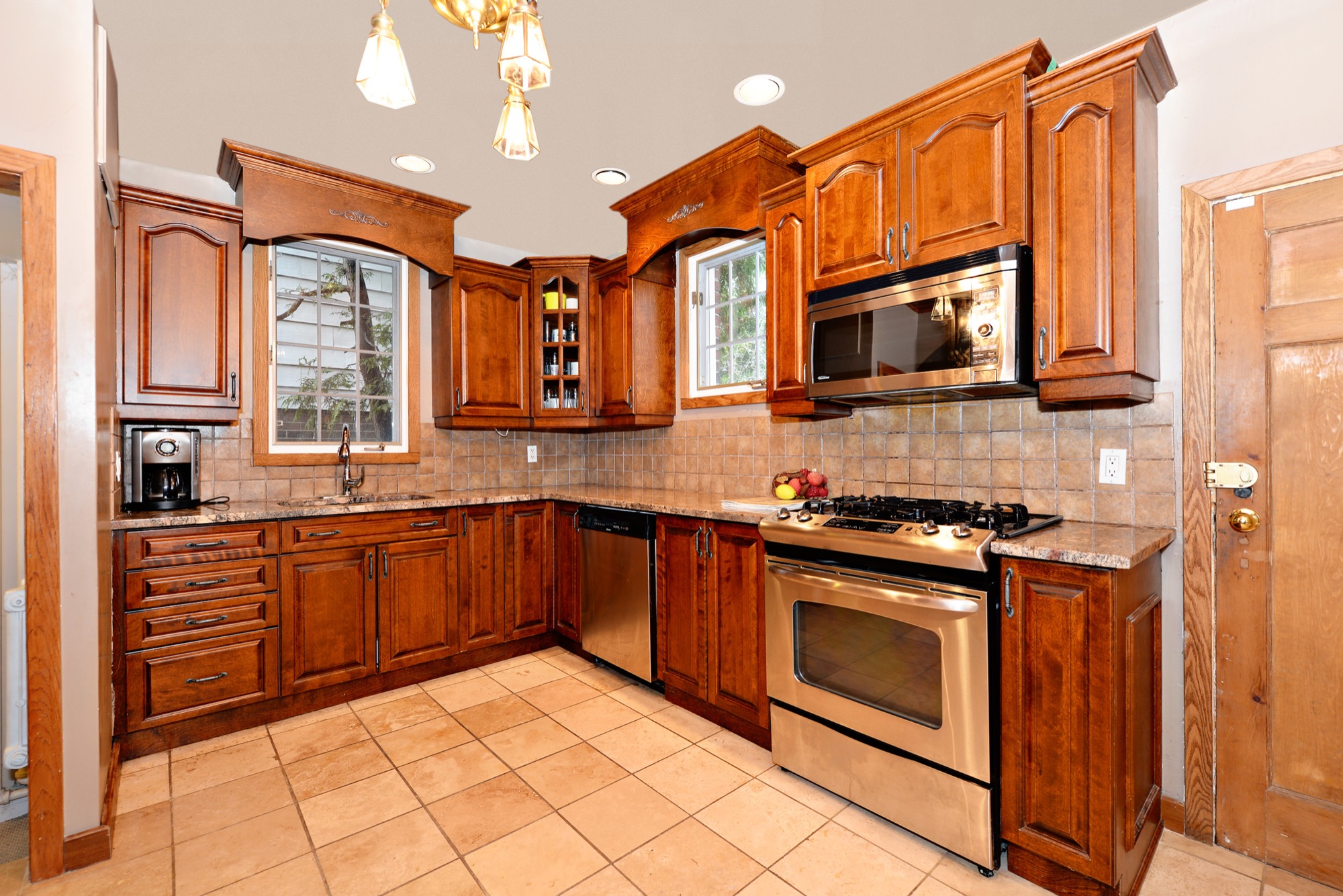 ottawa-house-for-sale-469-island-park-drive-kitchen2